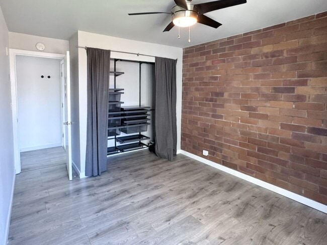 Building Photo - 1bd/1ba Seattle Condo