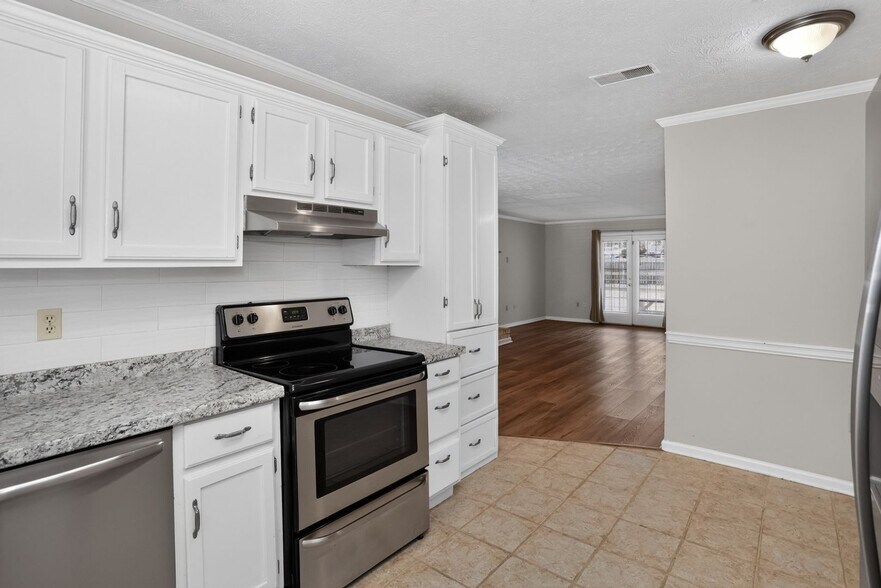 Building Photo - 104 Montclair Dr
