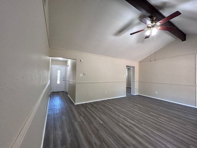 Building Photo - 906 Spring Tree St