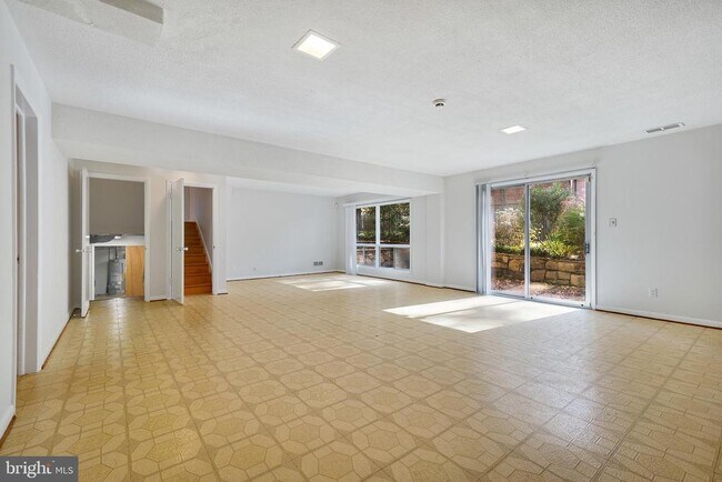 Building Photo - 6220 Robinwood Rd