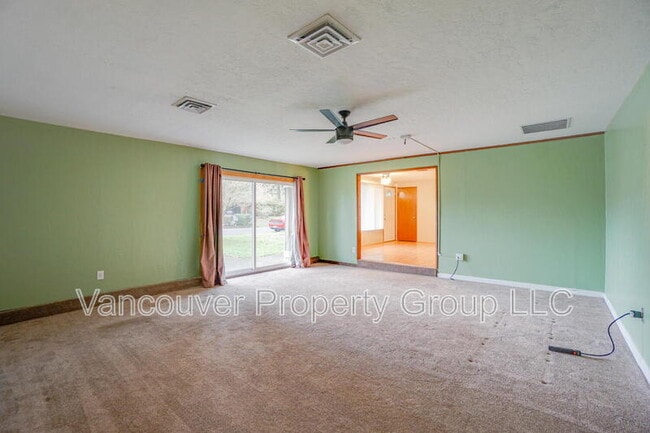 Building Photo - 403 NE 123rd Ave