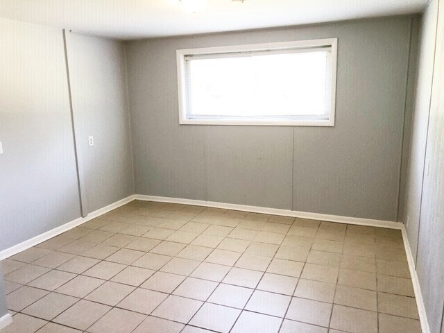Building Photo - EAST SIDE 4 BR HOME AVAILABLE NOW!
