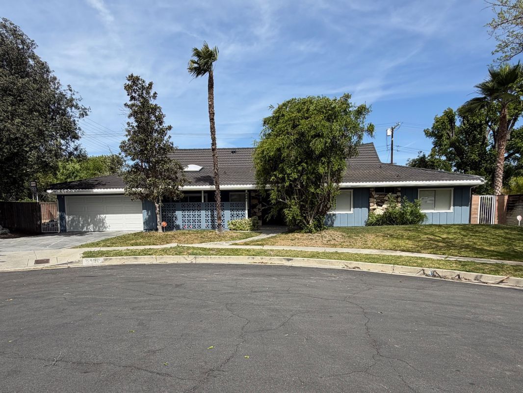 Building Photo - 5301 Dubois Ave