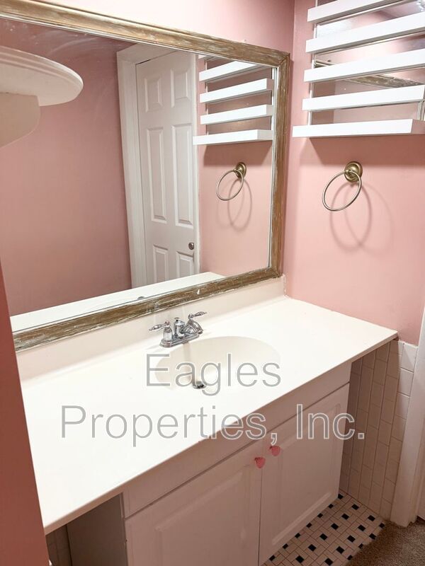 Building Photo - 1902 Harris St