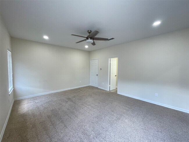 Building Photo - 640 Wilcrest Dr