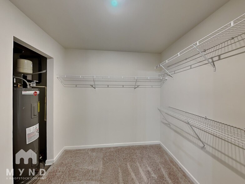 Building Photo - 418 Jada Ln
