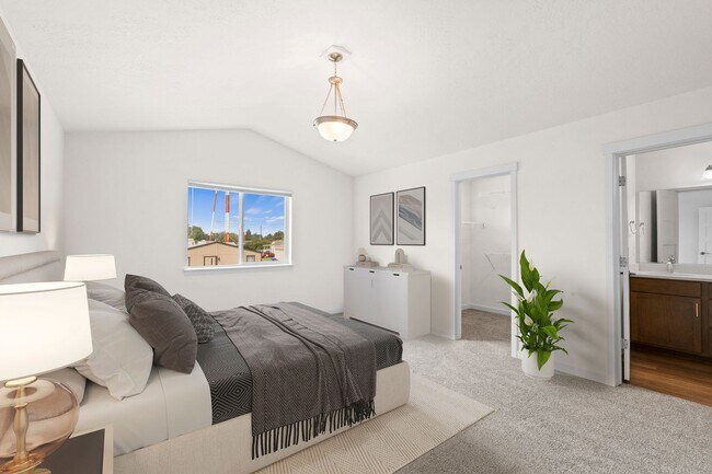 Building Photo - Modern Townhome for rent near the River Di...