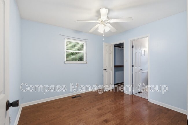 Building Photo - 7668 Chatham Cir NW