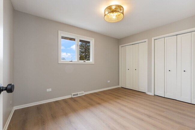 Building Photo - 8518 Candlelight Dr W