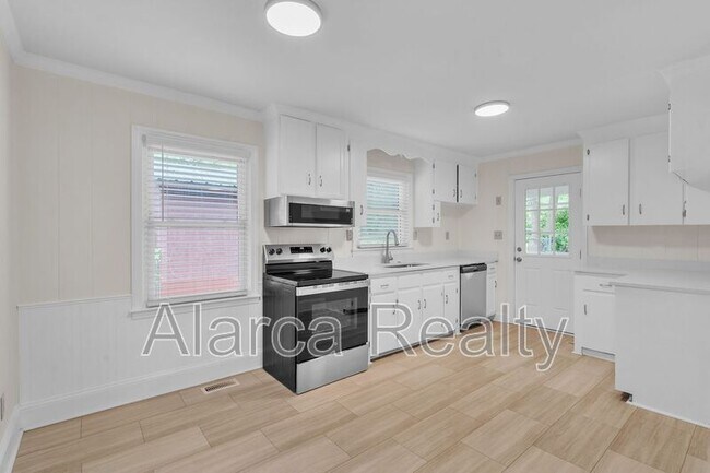 Building Photo - 3733 Manchester Dr