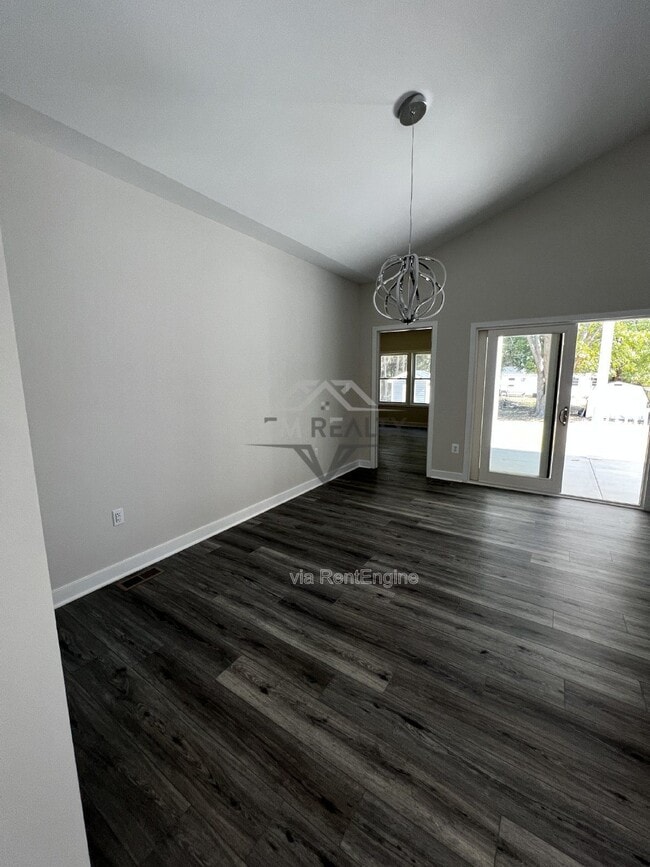 Building Photo - 38 Meadow View Ln