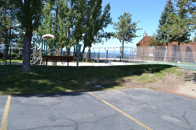 Building Photo - 3BR + loft and 2Ba! w/private boat dock, a...