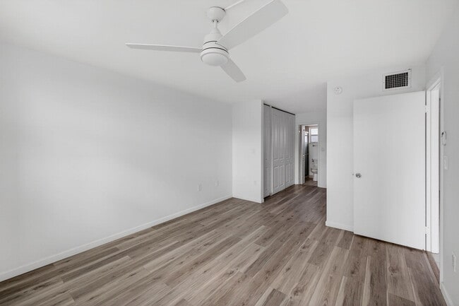 Building Photo - 3550 NE 169th St