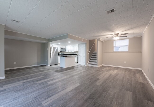 Building Photo - 2207 Aurora Dr