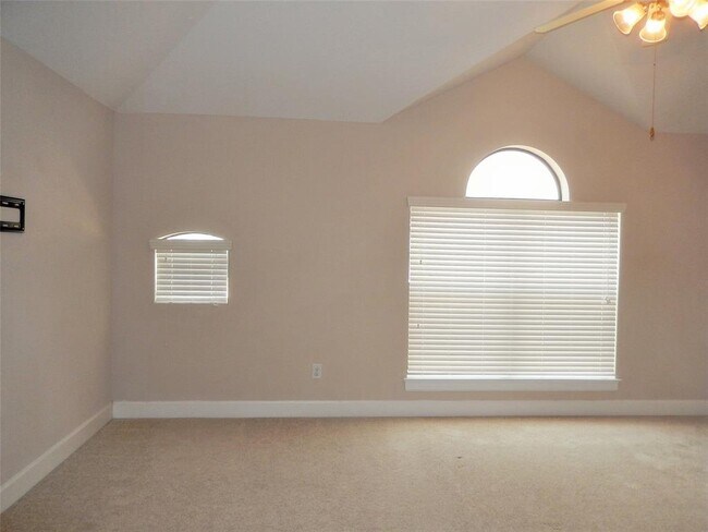 Building Photo - 11315 Main St