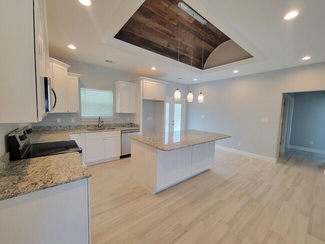 Building Photo - 1628 Ponderosa Dr