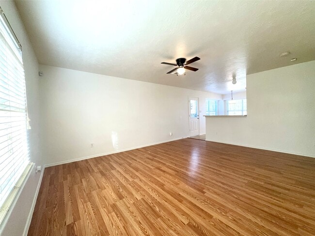 Building Photo - 8225 Gladstone St