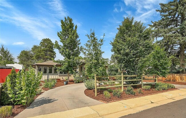 Building Photo - 3BD, 3BA Home Near Central Park with Bonus Casita