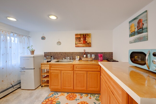 Building Photo - 1017 California Pl S