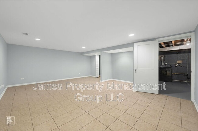 Building Photo - 9063 N Clifton Ave