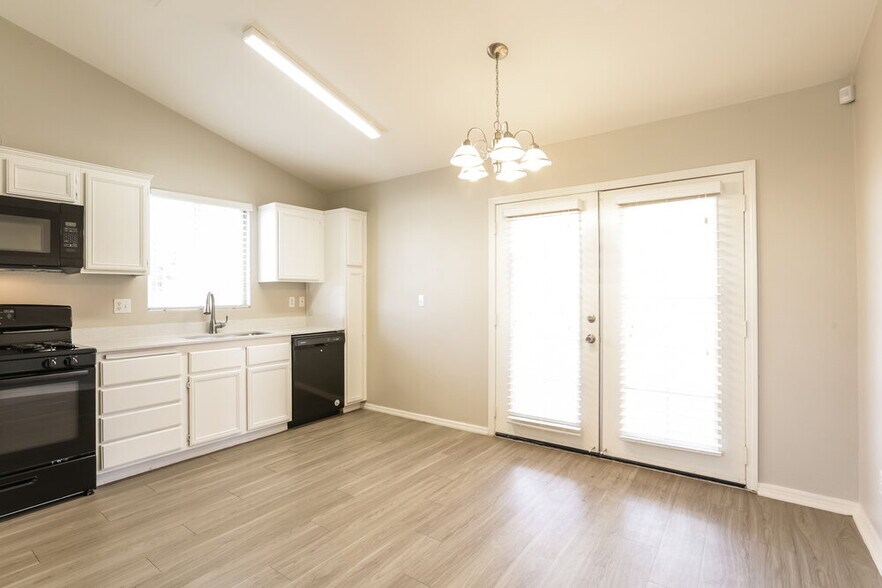 Building Photo - 207 Mariposa Way