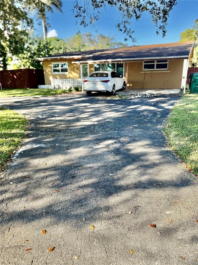 Building Photo - 4449 SW 35th Ave