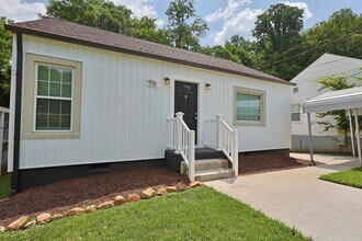 Building Photo - South Knoxville Cottage!!!