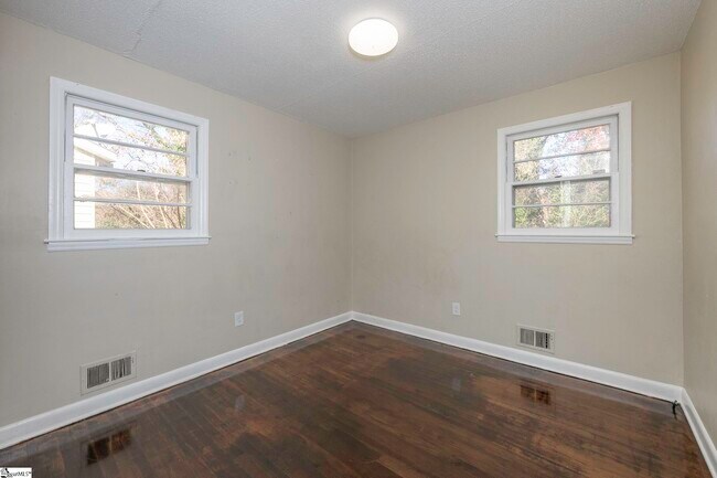 Building Photo - 142 Westover Dr