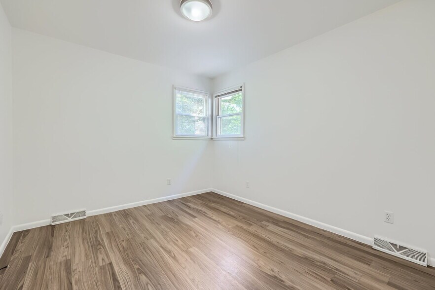 Building Photo - 4001 Tonkawood Rd