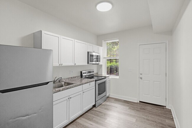 Building Photo - Gorgeous 4 Bedroom is Penn North