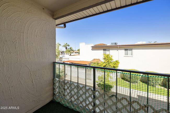 Building Photo - 756 JOAN D ARC Ave