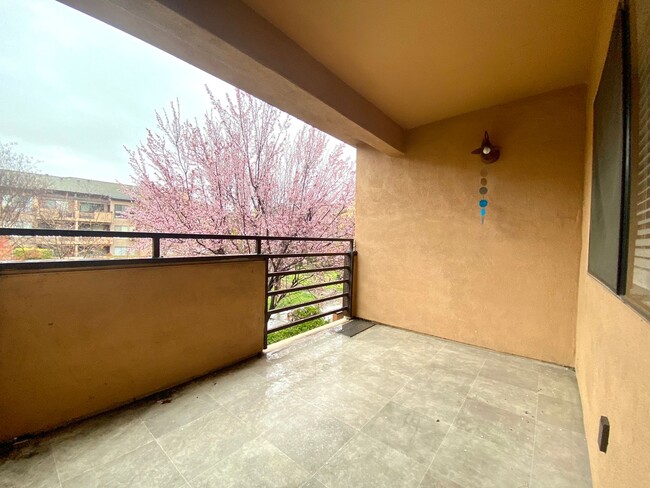 Building Photo - 1 Bedroom 1 Bathroom Condo in Fremont Avai...