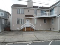 Building Photo - 9400 Ventnor Ave