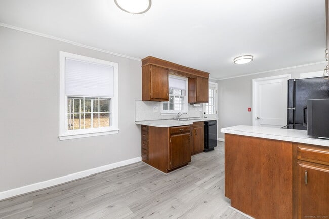 Building Photo - 92 Indian Hill Rd