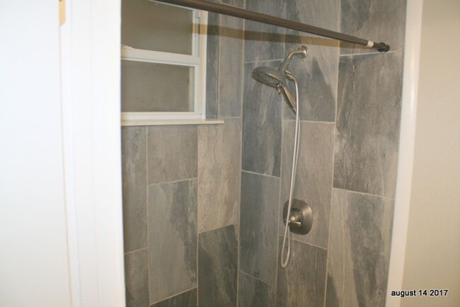 Building Photo - Charming 3 bedroom 2 bath in North Clearwa...