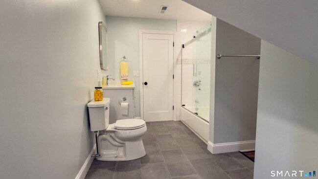 Building Photo - 43 W Prospect St