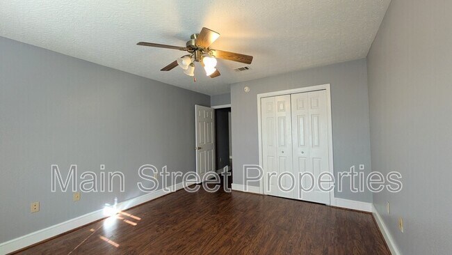 Building Photo - 912 Rentz Ave