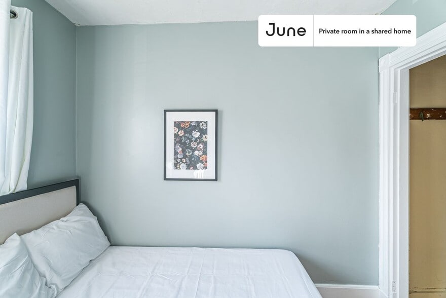 Building Photo - Room in Shared 6 bed/2 bath home