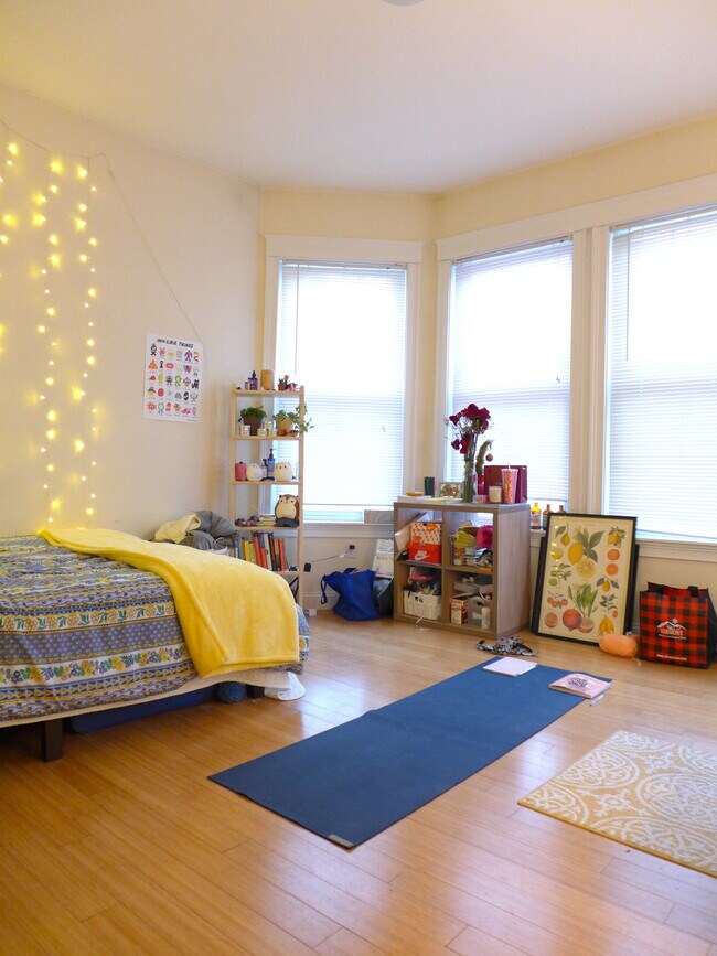 Building Photo - 1623 Tremont St