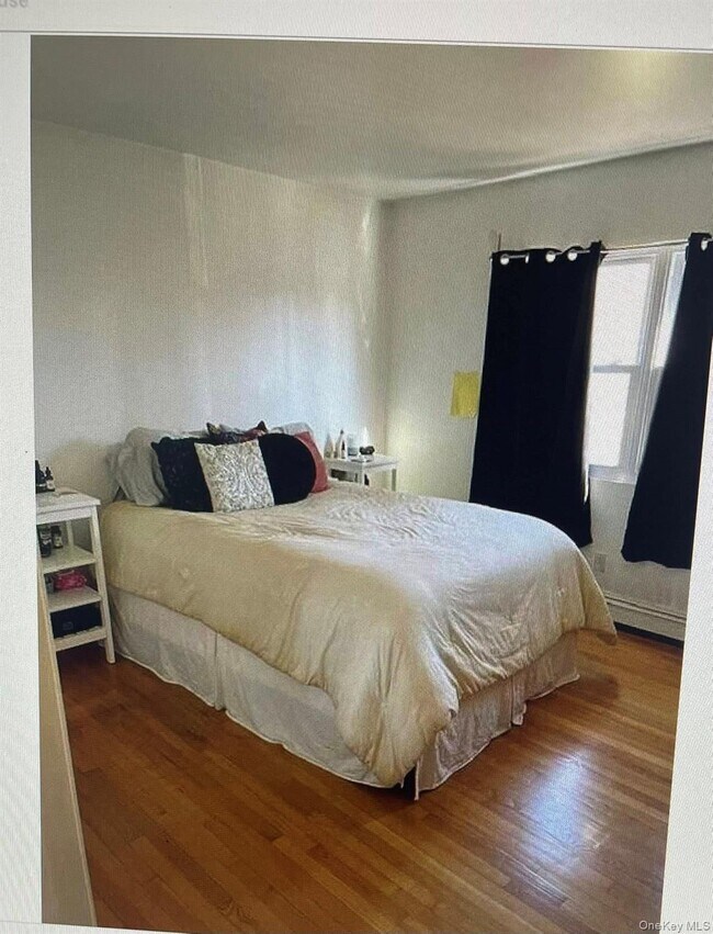 Building Photo - 2 Carl St