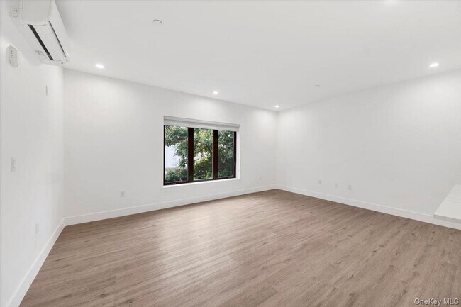 Building Photo - 525 N MacQuesten Pkwy