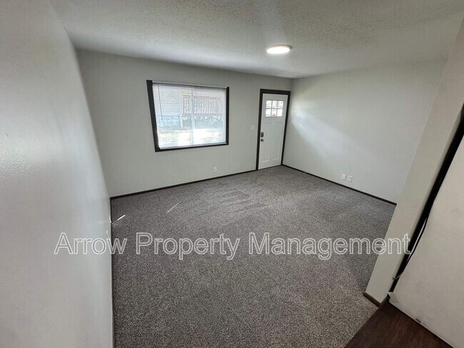 Building Photo - 2933 P St
