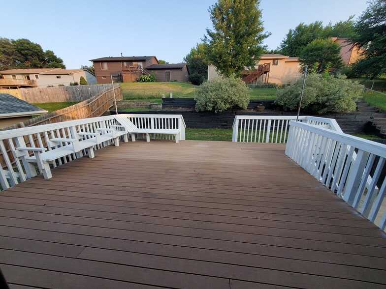 Building Photo - 2201 Tracy Ln