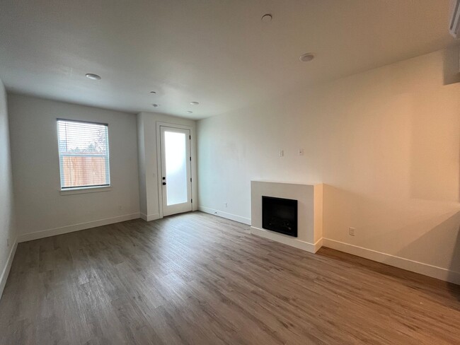 Building Photo - Modern 2-Bed, 1.5-Bath Condo with Custom K...