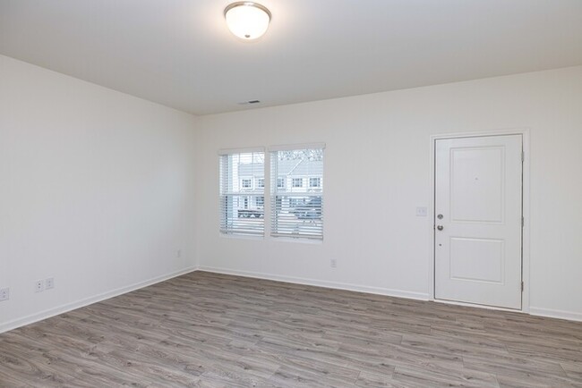 Building Photo - Townhome community with 3 br 2.5 Ba near I...