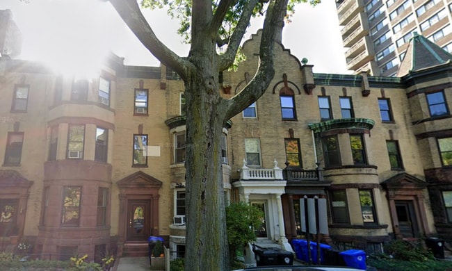 Building Photo - 1489 Beacon St