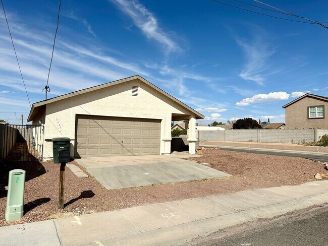Building Photo - 2647 Simms Ave
