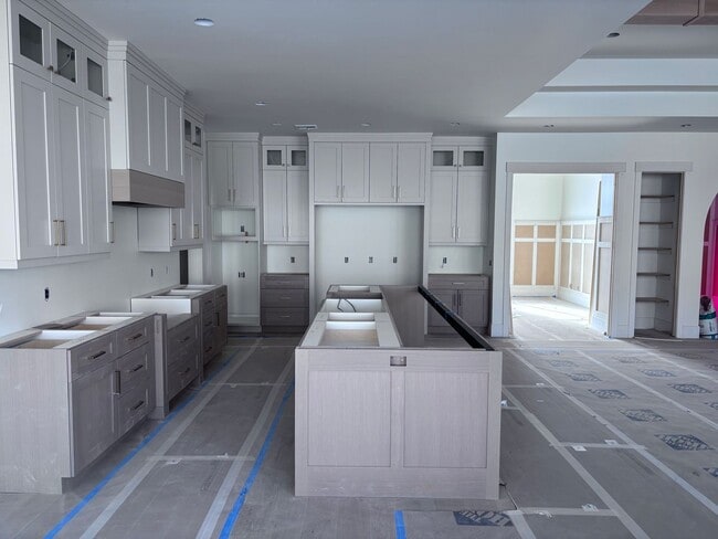 Building Photo - Beautiful single story with 4 bedrooms next to Crimson High School