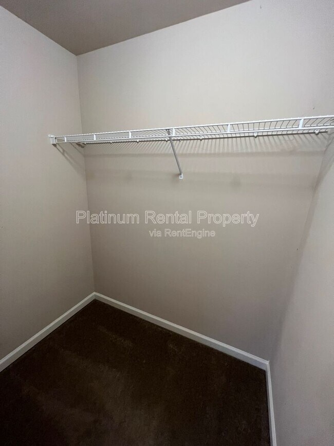 Building Photo - 7115 Red Fox Ln