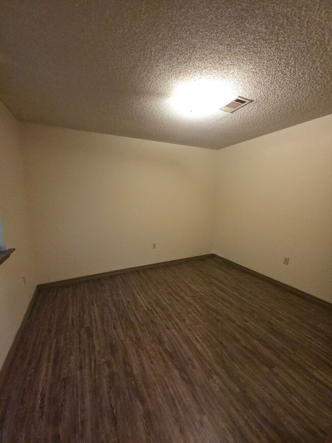 Building Photo - 300 N Hartford Ave